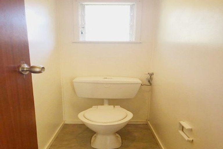 Photo of property in 1/99 Archers Road, Hillcrest, Auckland, 0629