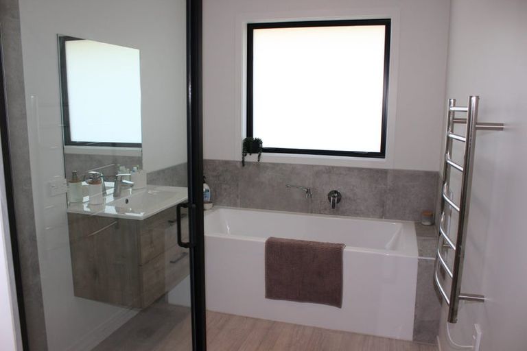 Photo of property in 2 Kotare Way, Matarangi, Whitianga, 3592