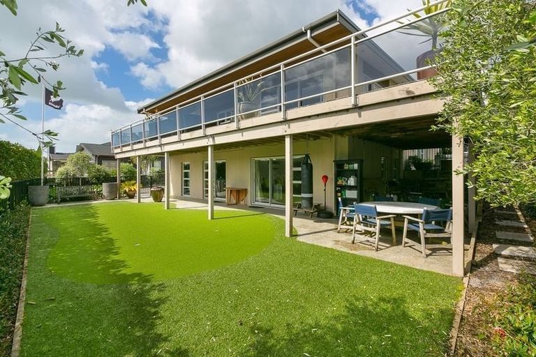 Photo of property in 3 Sampson Avenue, Waiwhakaiho, New Plymouth, 4312