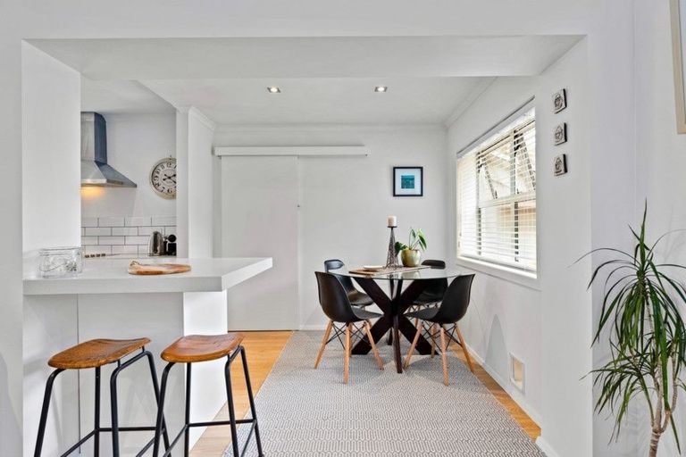 Photo of property in 2/26 Penning Road, Castor Bay, Auckland, 0620