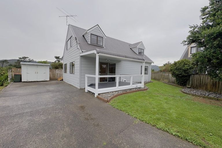 Photo of property in 15b Whitechapel Grove, Stokes Valley, Lower Hutt, 5019