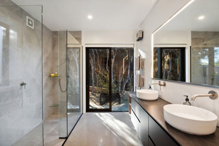 Photo of property in 10a Old Racecourse Road, Albert Town, Wanaka, 9305