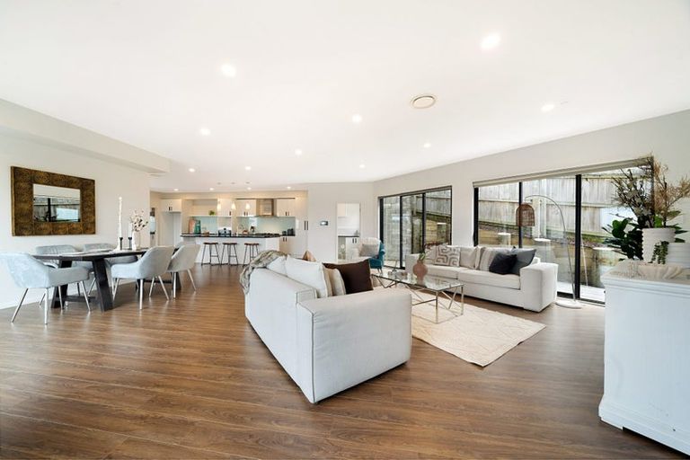 Photo of property in 55 Platinum Rise, Ranui, Auckland, 0612