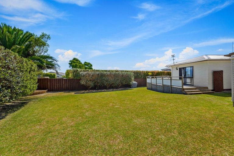 Photo of property in 114a Mcleod Road, Te Atatu South, Auckland, 0610
