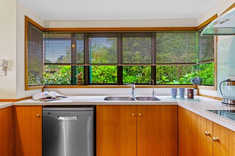 Photo of property in 1/12 Greenvalley Rise, Glenfield, Auckland, 0629