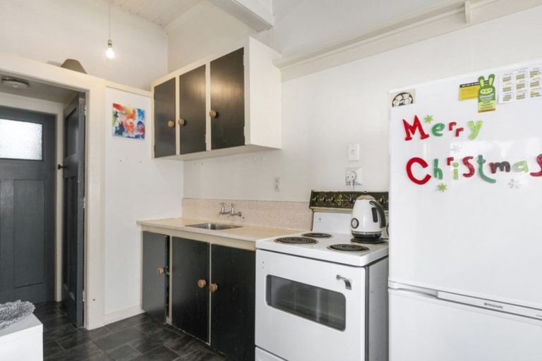 Photo of property in 38 Hargest Crescent, Saint Kilda, Dunedin, 9012