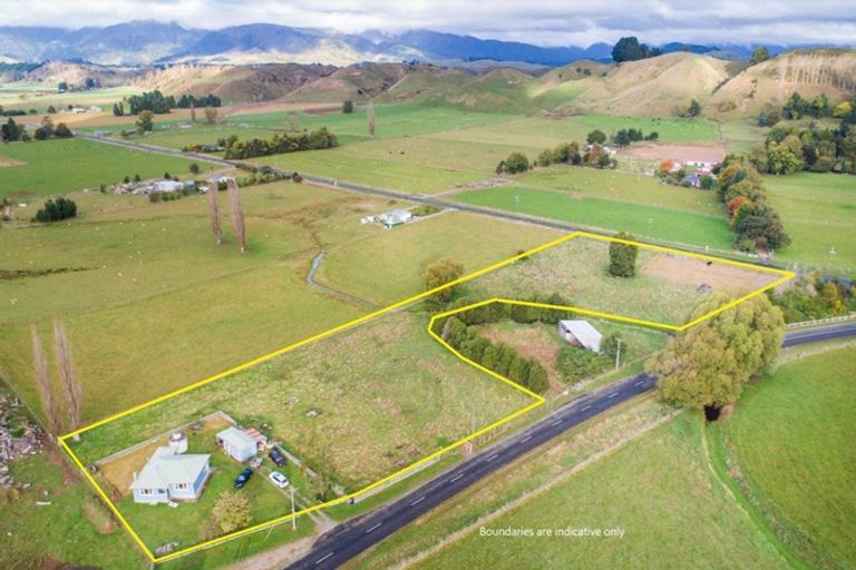 Photo of property in 1821 Ruahine Road, Rangiwahia, Kimbolton, 4774