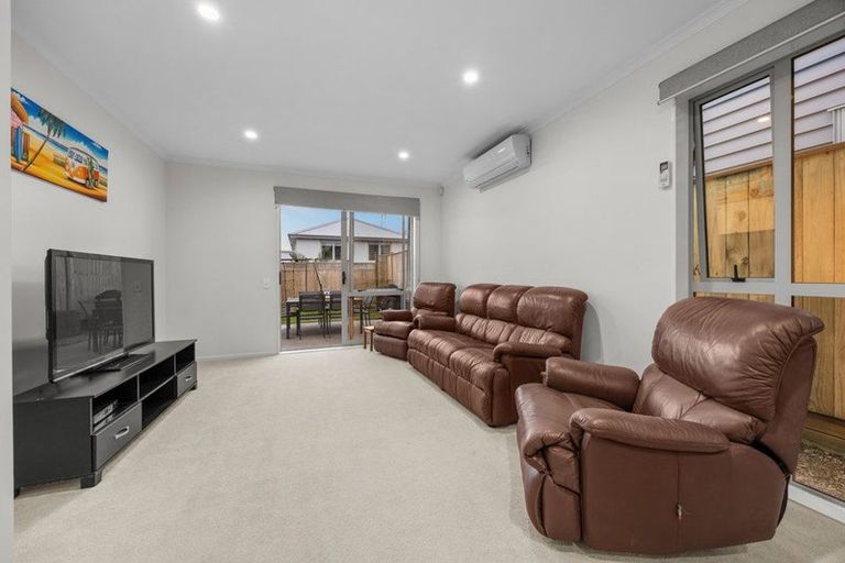 Photo of property in 27 Forbes Mccammon Drive, Swanson, Auckland, 0614