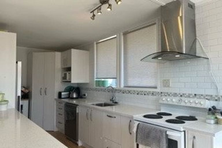 Photo of property in 27 Sunhill Road, Sunnyvale, Auckland, 0612