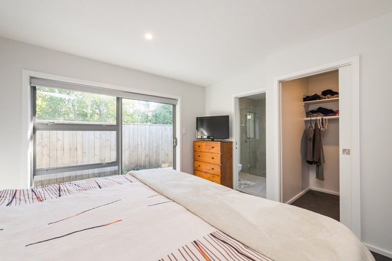 Photo of property in 5a Woodstock Place, Hokowhitu, Palmerston North, 4410