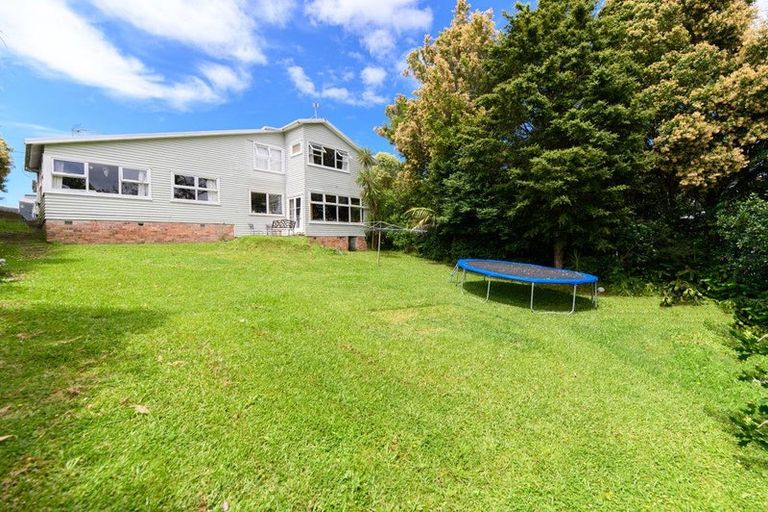 Photo of property in 19 Roberts Road, Glenfield, Auckland, 0629