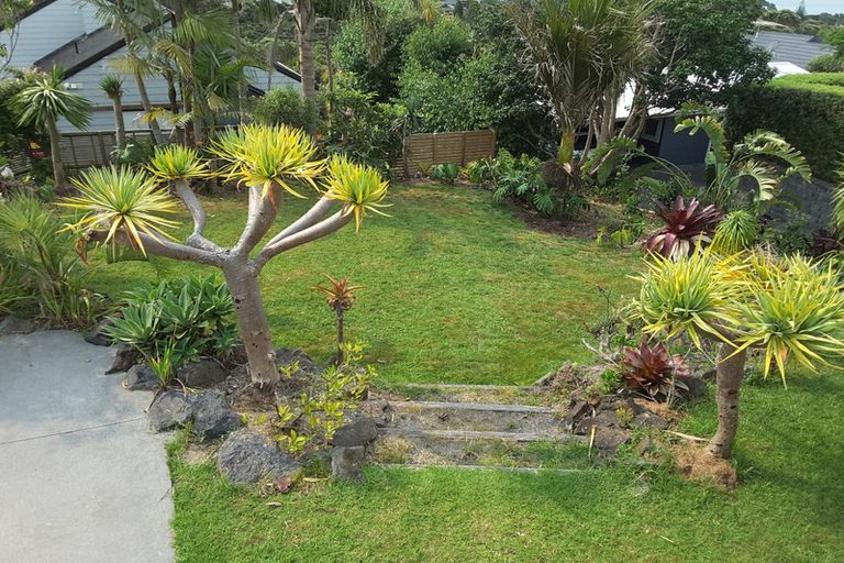 Photo of property in 2/128 Aberdeen Road, Campbells Bay, Auckland, 0620