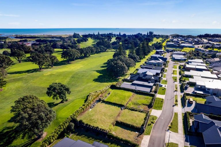 Photo of property in 15 Kotare Drive, Waiwhakaiho, New Plymouth, 4312