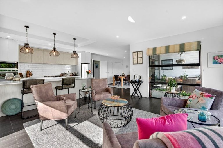 Photo of property in 5 James Kidd Place, Greytown, 5712