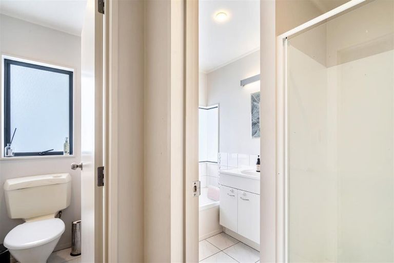 Photo of property in 51 Queen Mary Avenue, New Lynn, Auckland, 0600