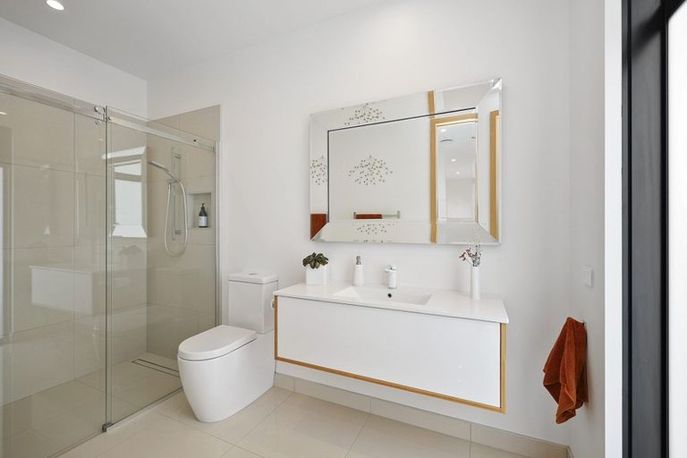 Photo of property in 17 Manurau Crescent, Merrilands, New Plymouth, 4312