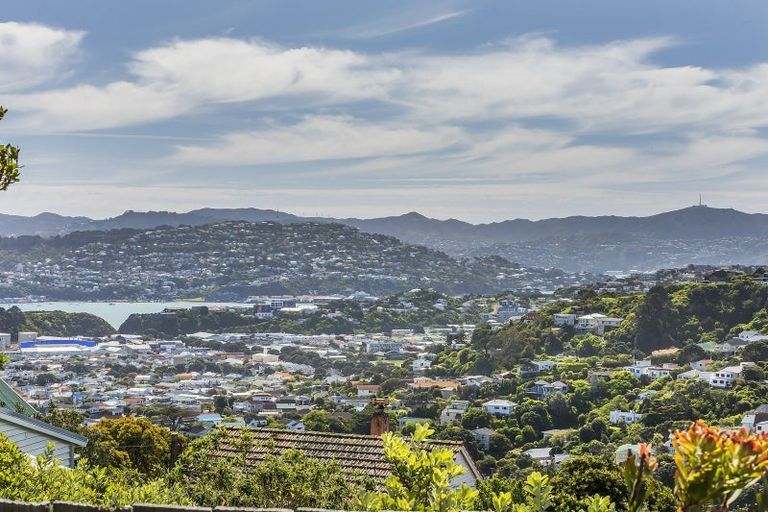 Photo of property in 72 Beacon Hill Road, Strathmore Park, Wellington, 6022