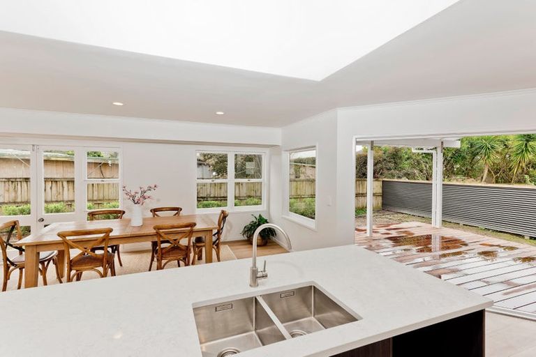 Photo of property in 51 Cambridge Road, Riverhead, 0820