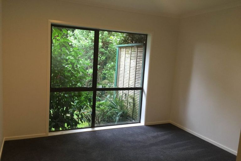 Photo of property in 14 Loloma Drive, Half Moon Bay, Auckland, 2012