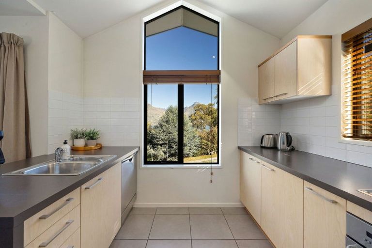 Photo of property in Arno Apartment, 9/8 Mckerrow Place, Sunshine Bay, Queenstown, 9300