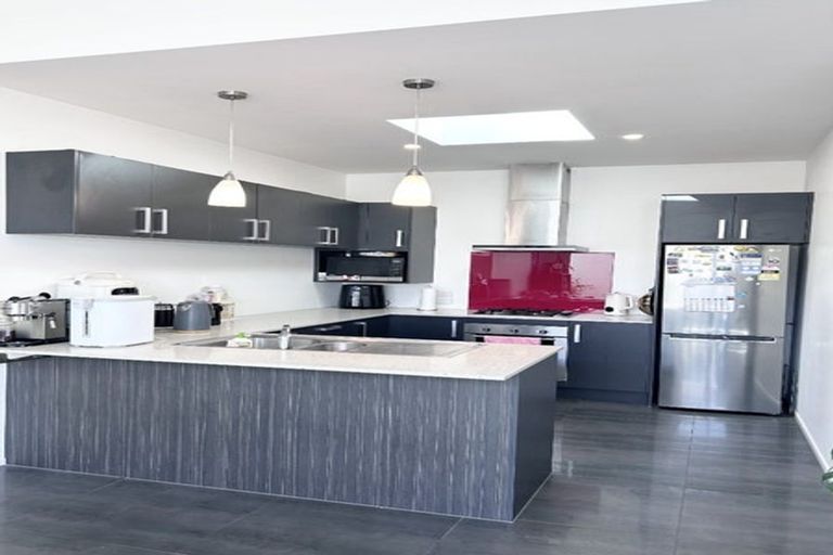 Photo of property in 10 Liberation Road, Papakura, 2110