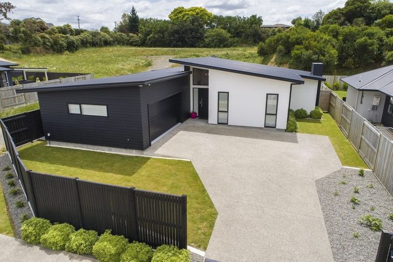 Photo of property in 5 Freedom Drive, Kelvin Grove, Palmerston North, 4414