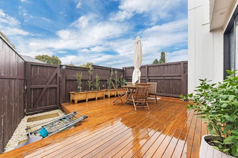 Photo of property in 2 Fields Road, Manurewa, Auckland, 2102