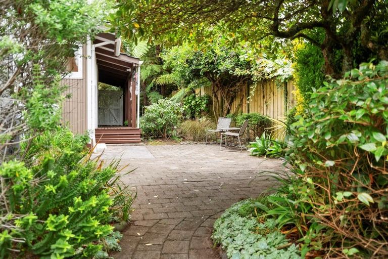 Photo of property in 44 Grand Vue Road, Kawaha Point, Rotorua, 3010
