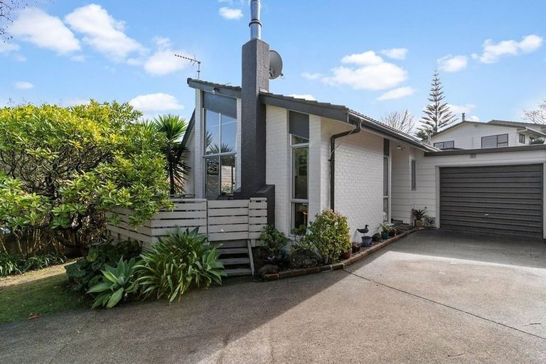 Photo of property in 1/19 Simon Ellice Drive, Bayview, Auckland, 0629
