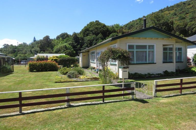 Photo of property in 10 Broadway, Reefton, 7830