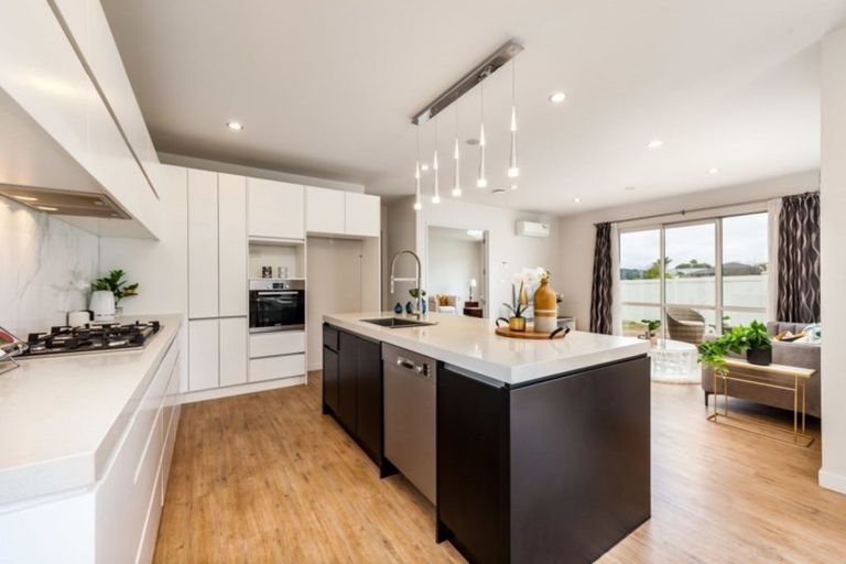 Photo of property in 64 Huntington Park Drive, Greenhithe, Auckland, 0632