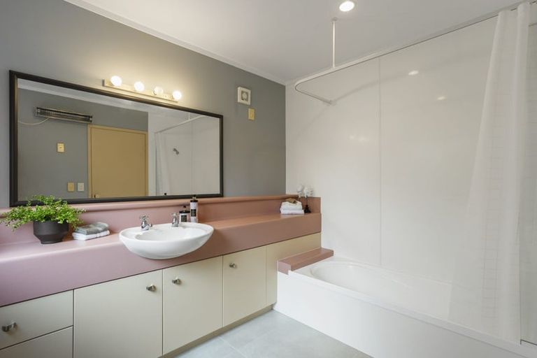 Photo of property in 2/20 Compton Street, Hillcrest, Auckland, 0627