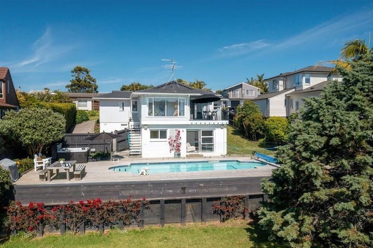 Photo of property in 14 Tarahanga Street, Northcote, Auckland, 0627