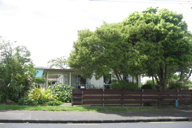 Photo of property in 2/12 Edinburgh Avenue, Rosehill, Papakura, 2113