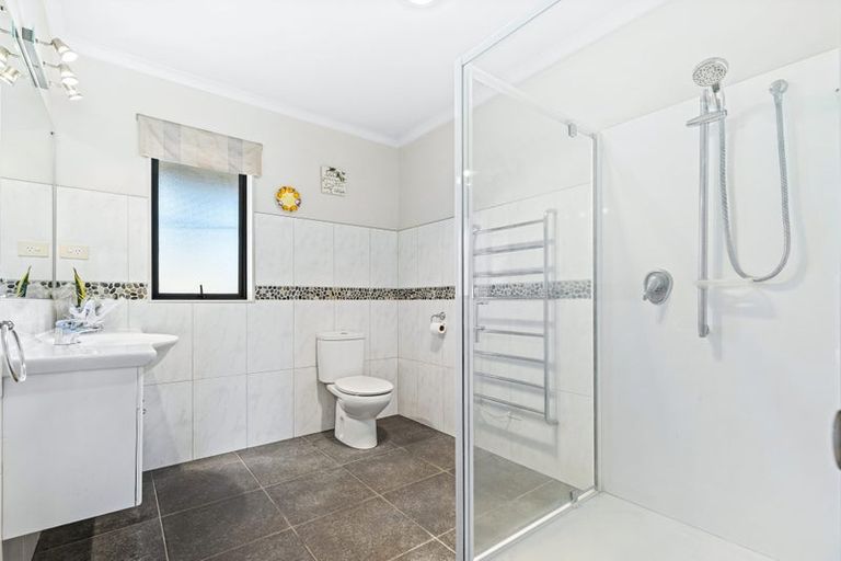 Photo of property in 41 Whangaparaoa Road, Red Beach, 0932