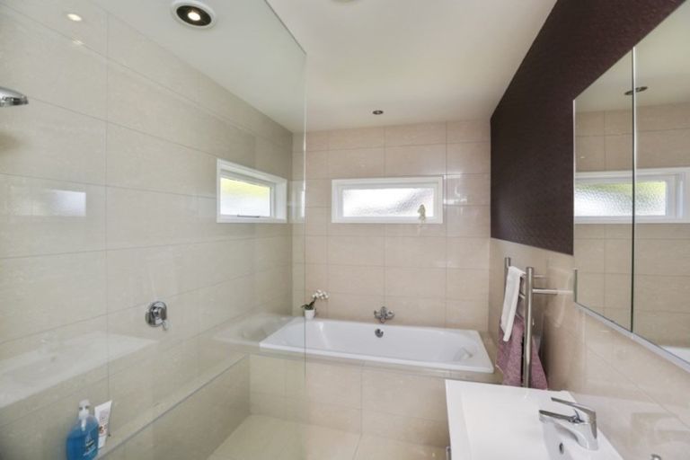 Photo of property in 162a Mangorei Road, Merrilands, New Plymouth, 4312