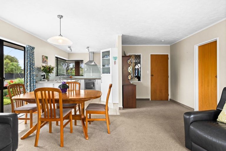 Photo of property in 82a Church Road, Taradale, Napier, 4112