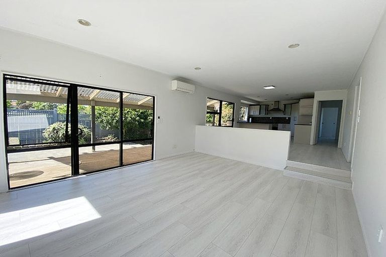Photo of property in 49 Gosford Drive, Botany Downs, Auckland, 2010