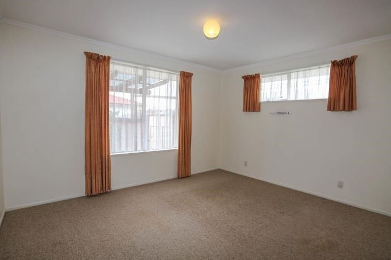 Photo of property in 6 Karnak Crescent, Russley, Christchurch, 8042