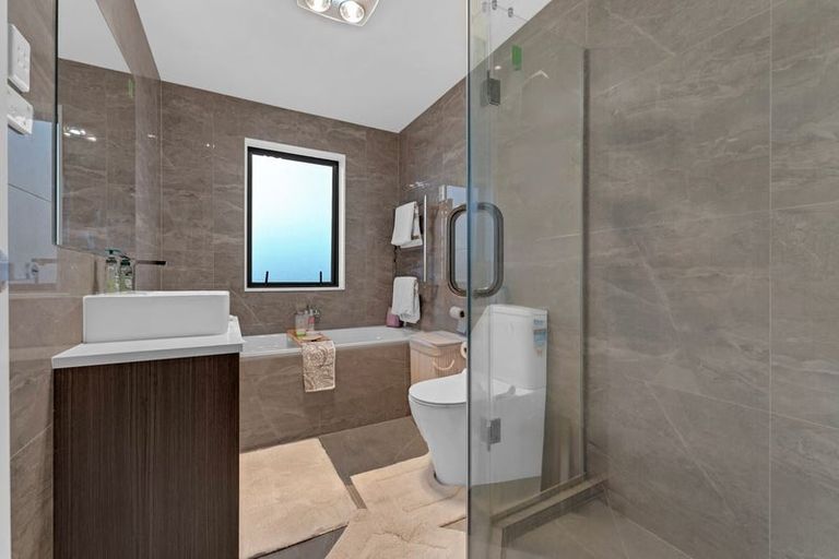 Photo of property in 32 Leathem Crescent, Pokeno, 2402