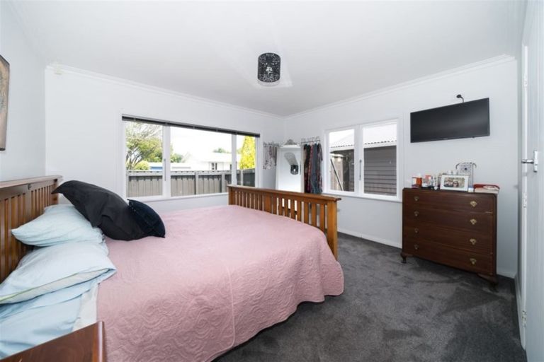 Photo of property in 27 Stirling Crescent, Hokowhitu, Palmerston North, 4410