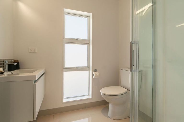 Photo of property in 31a Dawnhaven Drive, Te Atatu Peninsula, Auckland, 0610