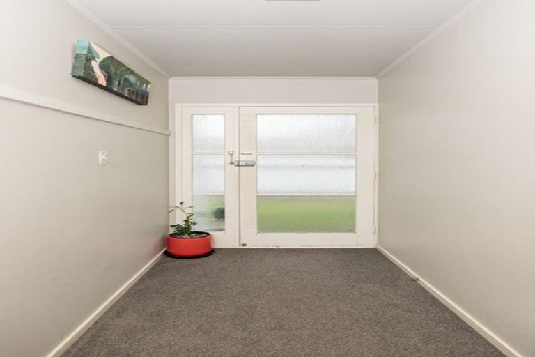 Photo of property in 19 Halswell Crescent, Westbrook, Palmerston North, 4412