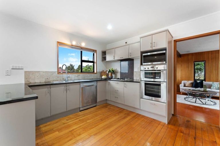 Photo of property in 2 Allender Drive, Torbay, Auckland, 0630