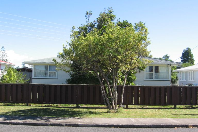 Photo of property in 69 Cobham Crescent, Kelston, Auckland, 0602