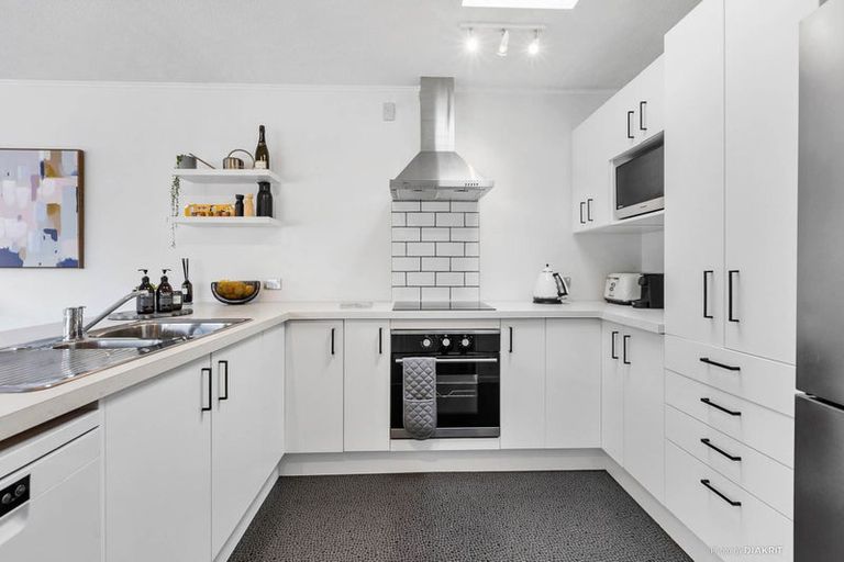 Photo of property in 10b Tralee Place, Johnsonville, Wellington, 6037