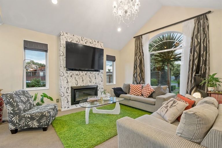 Photo of property in 28 Erceg Way, Rosehill, Papakura, 2113
