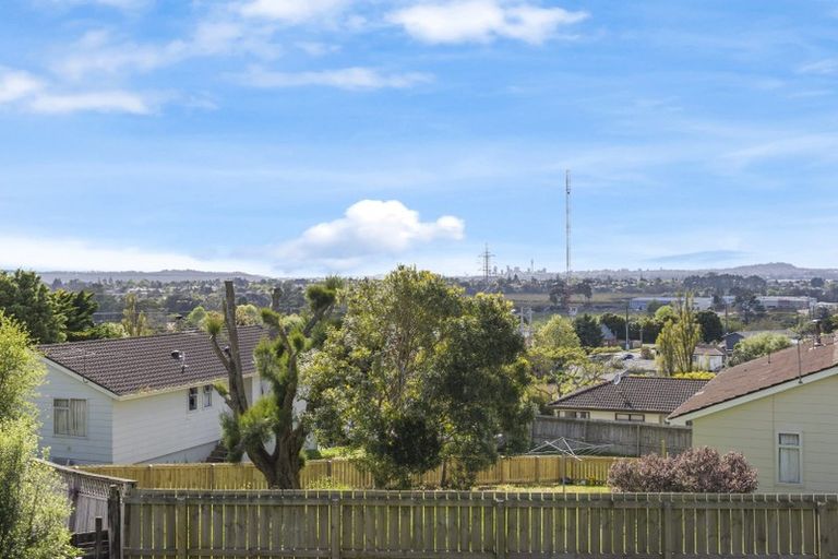 Photo of property in 16 Doone Place, Massey, Auckland, 0614