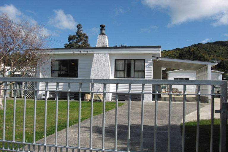 Photo of property in 52 Bledisloe Crescent, Wainuiomata, Lower Hutt, 5014