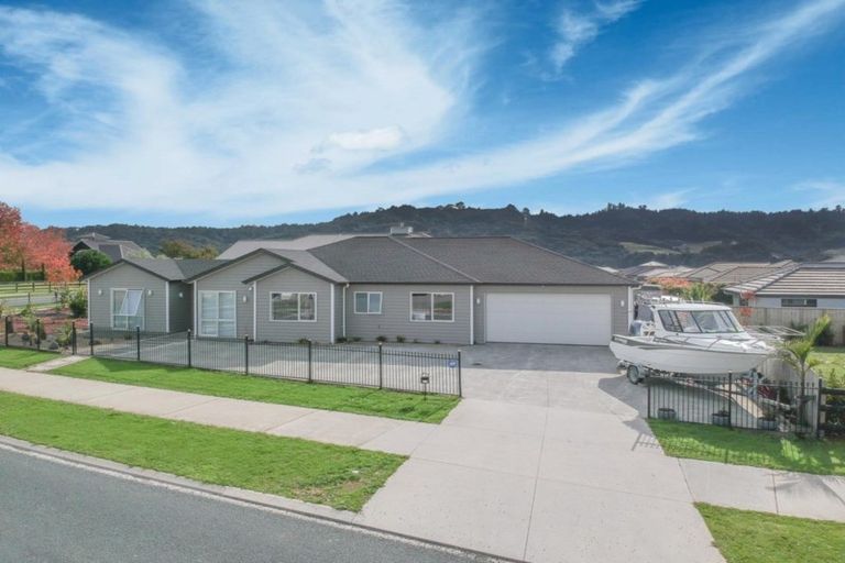 Photo of property in 180 Matua Road, Kumeu, 0810